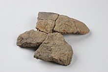 Delar av en gravurna, från bronsåldersgravfältet Spånga 134:1 i Akalla.