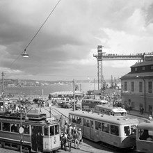 Spårvagnar, bilar och bussar på Södermalmstorg