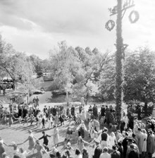 Skansen. Midsommarafton 1940