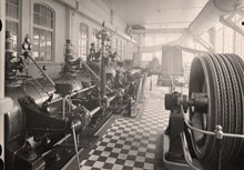 Ventilångmaskin (egen produkt), installerad i den egna ångpannecentralen. J & C G Bolinders Mekaniska Verkstads AB.