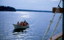 Barnens ö: Barn i båt