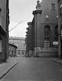 Storkyrkobrinken norrut mot hörnet av Storkyrkan