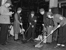 Karduansmakargatan 11 B, Svenska Dagbladet. Personalen har luftskyddsövning