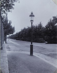 Karlavägen. Gatlykta 1896 