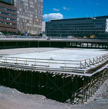 Sergels Torg under uppbyggnad. Vy åt nordost från Drottninggatan