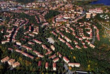 Flygfoto över Åkeslund, Olovslund och Abrahamsberg.