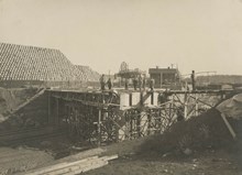 Frihamnen: Byggnad av viadukt till Frihamnens bangård.