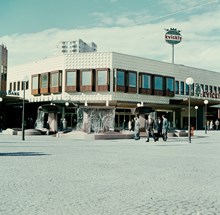 Farsta Torg mot varuhuset Kvickly