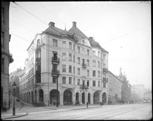 Birger Jarlsgatan 25 vid hörnet av Brunnsgatan