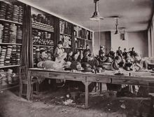 Scheelegatan 18. Rügheimer & Beckers stråhattfabrik, interiör, "Monterings Salen"