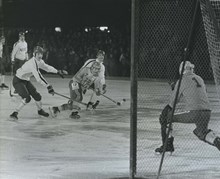 Spånga idrottsplats: Bandymatch Sverige-Norge 14 december 1977