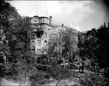 Centralbadets trädgård, Drottninggatan 88