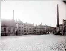 Indebetouska huset, Slottsbacken 2