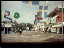 Stockholmsutställningen 1930. Huvudgatan "Corson" västerut med festplatsen till vänster