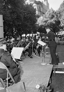 Kungsträdgården mot Hamngatan. Oslo Poletiorkester spelar på Polisens dag