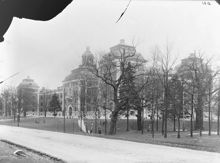 Lidingövägen med Kungliga livgardets till häst kasern