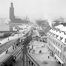 Tegelbacken från Centralpalatset. Kronprinsens stall t.h. (Kronprinsens stall revs 1966)