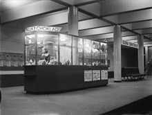 Station Södra Bantorget. Pressbyråns kiosk sedd från norr