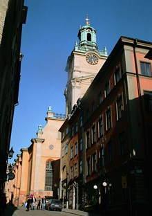 Storkyrkobrinken mot Storkyrkan i Gamla stan