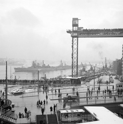 Krigsfartyg vid Slussen