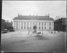 Riddarhustorget och Riddarhuset, Riddarhustorget 10 från söder