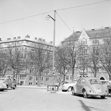 Strandvägen 15 t.v. i hörnet av Grevgatan. Strandvägen 17 t.h