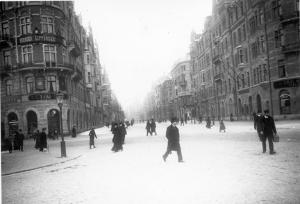 Birger Jarlsgatan från Hamngatan vid sekelskiftet