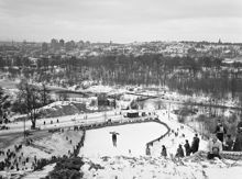 Hammarbybacken/Hammarby skidbacke, utsikt mot Södra Hammarbyhamnen. SM i backhoppning