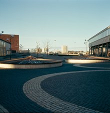 Vällingby centrum. Tre övertäckta dammar på Vällingbyplan. Vy åt nordväst. I fonden Johannelundstoppen