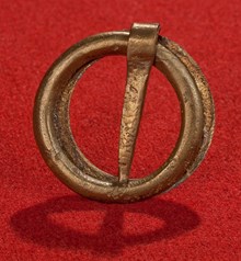 Medeltida ringsölja av brons