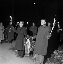 Östra reals gymnasieförening, Edda, högtidshöll August Blanches dödsdag med fackeltåg. Tåget vandrade från Hedvig Eleonora kyrka till författarens staty på Karlavägen
