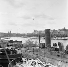 Galärvarvet mot Ladugårdslandsviken och Strandvägen. Flottans skrotade båtar