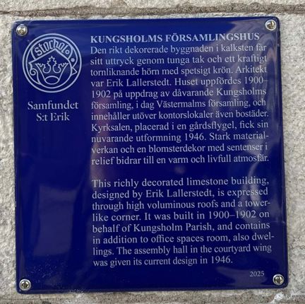 Blå emaljerad skylt med vit text