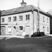 Nytorgsgatan 13. F.d. speceri- och matvaruaffär, revs 1973