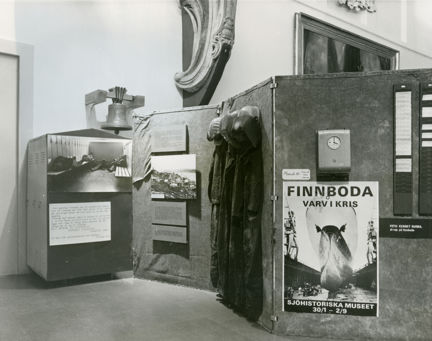 Svartvitt fotografi över utställning om Finnboda varv