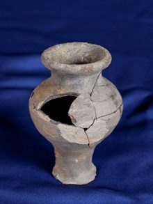 Medeltida pokal eller krus från Helgeandsholmen