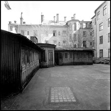 Tegnérlunden 4. Gårdsparti med toaletter