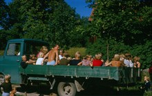 Fiskeboda barnkoloni: Barn på bilflak