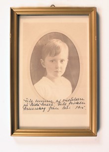 Inramat fotografi av pojke