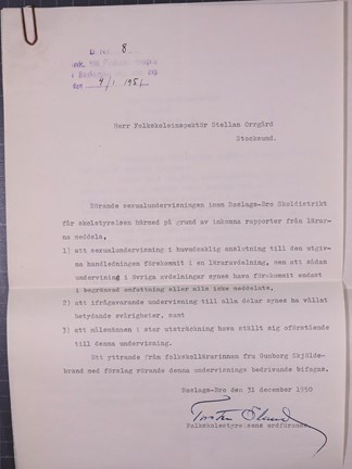 Maskinskrivet svar från Roslagsbro skoldistrikt angående sexualundervisning i skolan