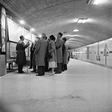 Centralens (T-Centralen) tunnelbanestation. Allmänheten på visning i tunnelbanan