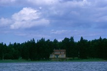 Barnens ö: Parkuddens barnkoloni med badplats framför