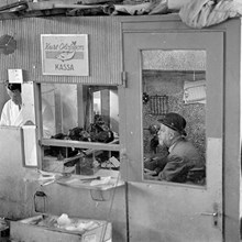 Centralsaluhallen. Kassa vid Kurt Olofssons butik