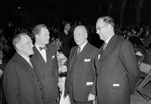 Stockholms arbetarekommun firar 50 år i Blå hallen. Tage Erlander syns t.h