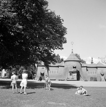 Barn spelar krocket i Hagaparken